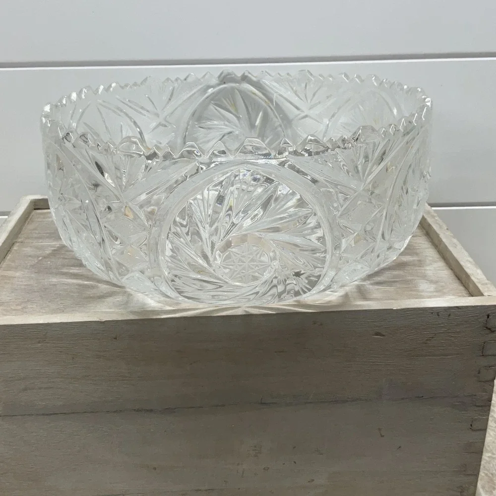 Vintage Heavy Cut Glass Pinwheel Starburst 8 Inch Scalloped Sawtooth Edge Bowl